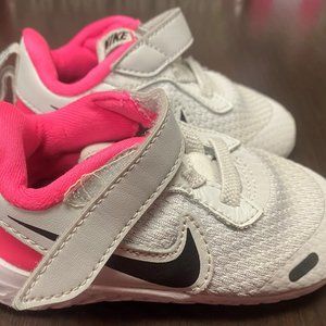 Toddler NIKE shoes Size 5